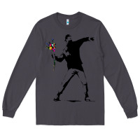 Smoke banksy protester throwing flowers Long Sleeve Tee - lanVoArt