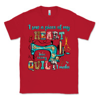 Red i sew a piece of my heart into every quilt i make Classic Tee - RanaPortraitStore