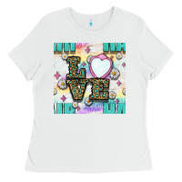 White Leopard Love Hair And Mirror With Daisy Seamless Pattern Bbs Ladies Tee - BundleAndBundleShop