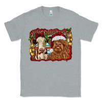 Heather Grey christmas heifer and highland cow with serape background Classic Tee - RanaPortraitStore