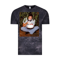 Cloud Black johnny cash eating cake in a bush Vintage Tee - linhVisuals