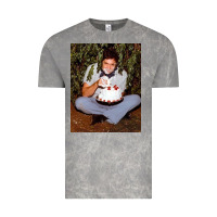 Cloud Rock johnny cash eating cake in a bush Vintage Tee - linhVisuals