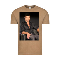Vintage Coffee who is ricky martin playing in ameri Vintage Tee - linhVisuals