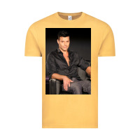 Vintage Mustard who is ricky martin playing in ameri Vintage Tee - linhVisuals
