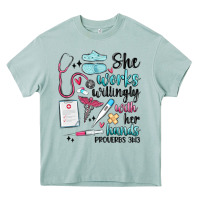 Arona she works willingly with her hands Heavy Core Tee - MaliasSmallBusiness