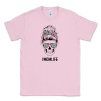 Bubblegum Pink Pink Flower on Cyan Background Mom Skull Classic Tee - Bettercallsaul