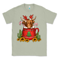 Matcha hot coco christmas highland cow Classic Tee - Jasminsmagicworld