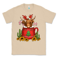 Mushroom hot coco christmas highland cow Classic Tee - Jasminsmagicworld