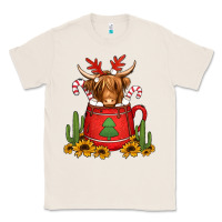Natural hot coco christmas highland cow Classic Tee - Jasminsmagicworld