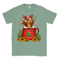 Sage hot coco christmas highland cow Classic Tee - Jasminsmagicworld