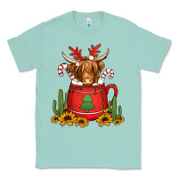Seafoam hot coco christmas highland cow Classic Tee - Jasminsmagicworld