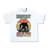 White Bigfoot is real and he tried to eat my ass Urban Heavy Tee - Bettercallsaul