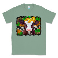 Sage st patricks baby cow with leopard background Classic Tee - Jasminsmagicworld