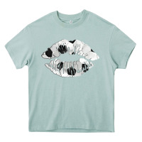 Arona soccer lips Heavy Core Tee - AdoDesignShop