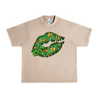 French Oak Green and Leopard Patterned Irish Day Lips Urban Heavy Tee - Bettercallsaul