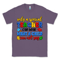 Lavender only a special teacher can hear what a child can n Classic Tee - Artiststas