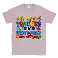 Lilac only a special teacher can hear what a child can n Classic Tee - Artiststas