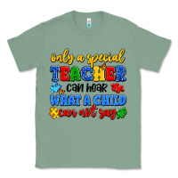 Sage only a special teacher can hear what a child can n Classic Tee - Artiststas