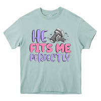 Arona he fits me perfectly Heavy Core Tee - MaliasSmallBusiness
