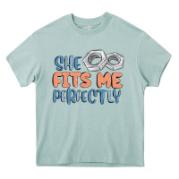 Arona she fits me perfectly Heavy Core Tee - MaliasSmallBusiness
