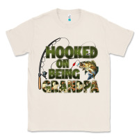 Natural fish lures hooked on being grandpa Classic Tee - Artiststas