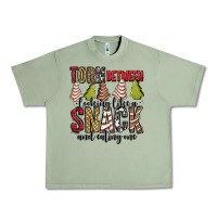 Oil Green torn between looking like a snack and eating one christmas cake Urban Heavy Tee - Jasminsmagicworld