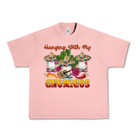Salmon hanging with gnomigos Urban Heavy Tee - Artiststas