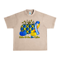 French Oak october we wear blue and yellow with pumpkins Urban Heavy Tee - Artiststas