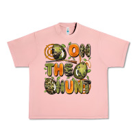 Salmon on the hunt easter Urban Heavy Tee - Artiststas