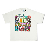 Pistachio feeding kids is a work of heart Urban Heavy Tee - Artiststas