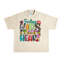 Sandshell feeding kids is a work of heart Urban Heavy Tee - Artiststas