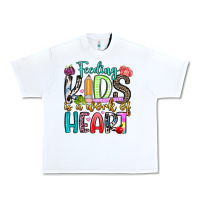White feeding kids is a work of heart Urban Heavy Tee - Artiststas