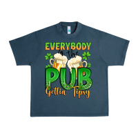 Midnight Navy everybody in the pub gettin tipsy Urban Heavy Tee - Artiststas