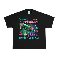 Black everyone's journey is different trust the flow Urban Heavy Tee - Artiststas