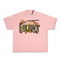Salmon the hunt is on Urban Heavy Tee - Artiststas