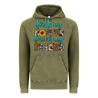 Vintage Olive name mother and friend tribute design Vintage Hoodie - LillyAllenDesigns