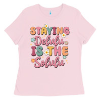 Bubblegum Pink staying delulu is the solulu Ladies Tee - MaliasSmallBusiness