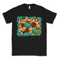 Black fall pumpkin distressed background Classic Tee - BundleAndBundleShop