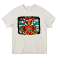 Cream hot coco christmas highland cow with background Heavy Core Tee - Jasminsmagicworld