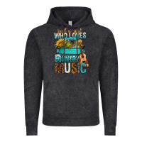 Vintage Black Just A Girl Who Loves Country Music Vintage Hoodie - BundleAndBundleShop