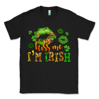 Black kiss me im irish st patricks lip stain Classic Tee - LillyAllenDesigns