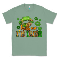 Sage kiss me im irish st patricks lip stain Classic Tee - LillyAllenDesigns
