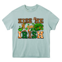 Arona kiss me i am irish  with lips and shamrocks Heavy Core Tee - AdoDesignShop