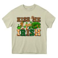 Mossy kiss me i am irish  with lips and shamrocks Heavy Core Tee - AdoDesignShop
