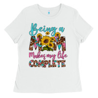 White being a mom makes my life complete Ladies Tee - Artiststas