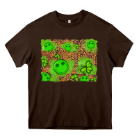 Chocolate Brown shamrock glitter leopard and wood background Heavy Core Tee - Artiststas