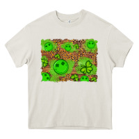 Cream shamrock glitter leopard and wood background Heavy Core Tee - Artiststas