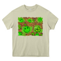 Mossy shamrock glitter leopard and wood background Heavy Core Tee - Artiststas