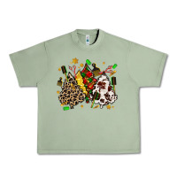 Oil Green hair stylist with christmas tree Urban Heavy Tee - MaliasSmallBusiness