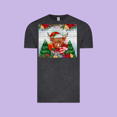 Christmas Cow Vintage Tee Designed By Maliassmallbusiness